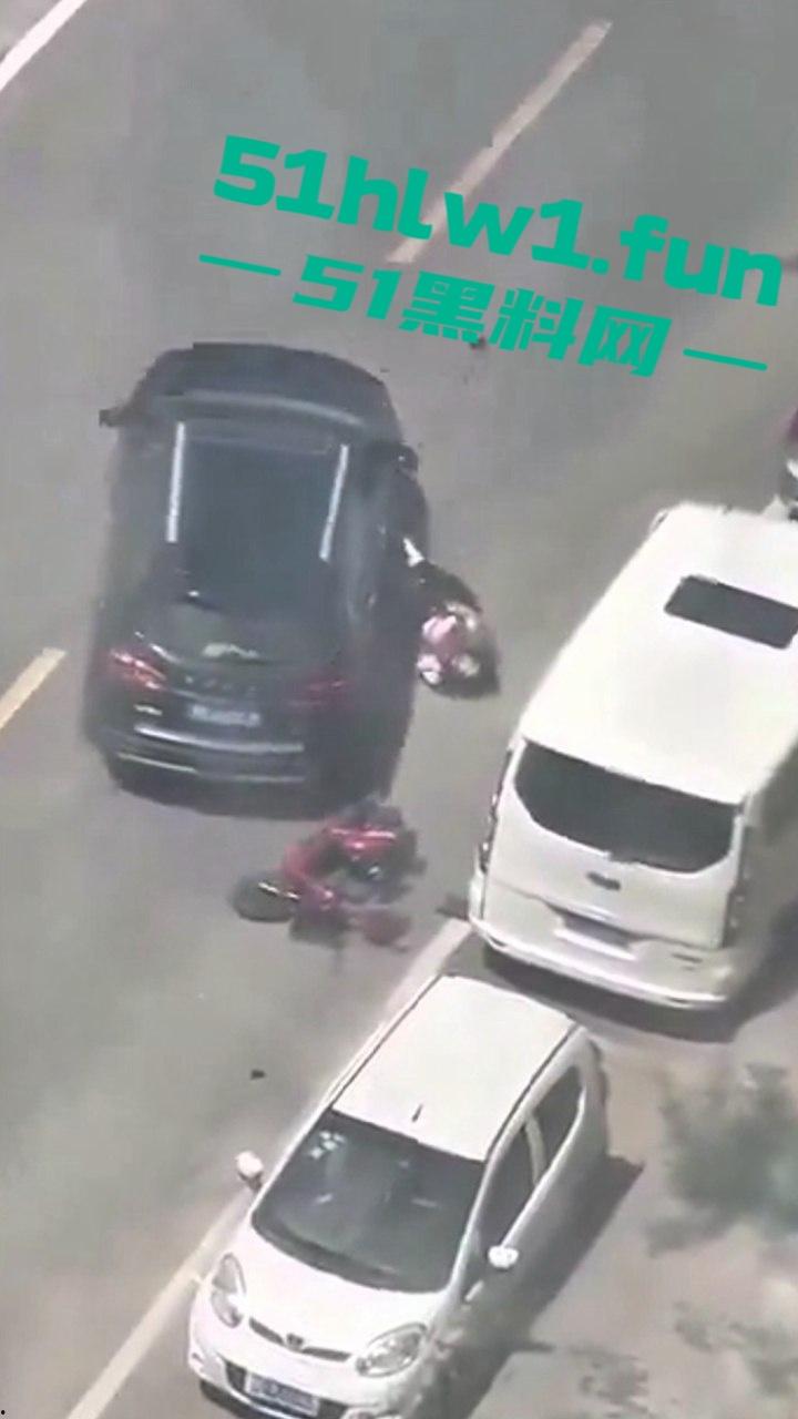 山东东营市变态渣男，开车将妻子撞倒后，反复碾压至其死亡，目前已被警方抓捕，估计是要死刑了！-7