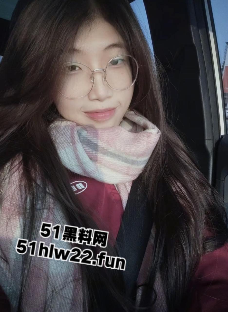 山东烟台大学【杨倩雪】高挑身材反差眼镜婊，顶级母狗出轨成性毫无廉耻，绿帽男友怒而曝光下贱肉便器。-1