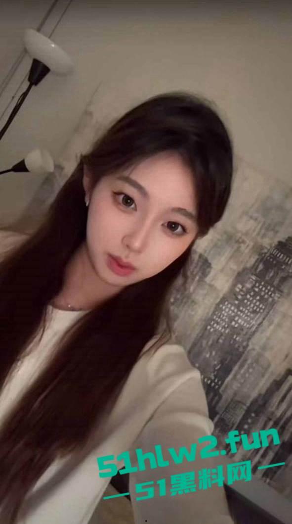 上海极品身材反差大二舞蹈生【刘静雯】被爆裸照网上勾引他人，车库男厕所性爱视频全网疯传。-6