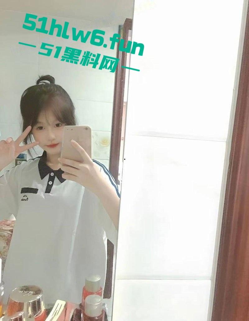 温州医科大学大二骚婊【潘晓蕾】私拍福利尺度曝光炸天！嫩乳骚穴欲求不满天天掰腿求插。-3