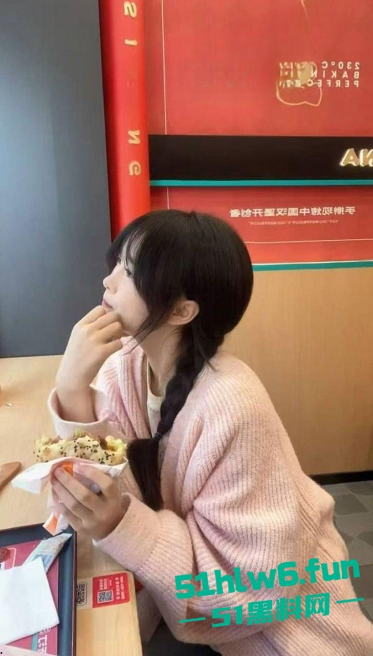 温州医科大学大二骚婊【潘晓蕾】私拍福利尺度曝光炸天！嫩乳骚穴欲求不满天天掰腿求插。-7