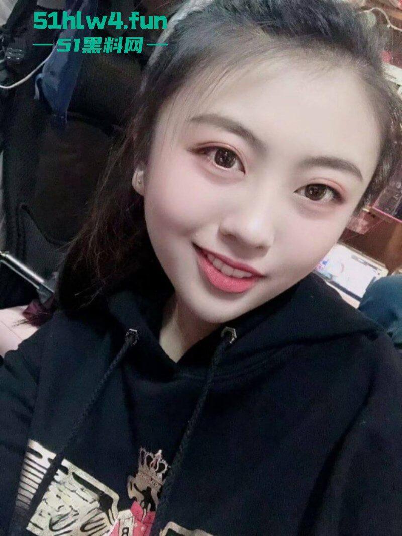 天津市滨海新区28岁美艳公务员，性爱视频曝光露脸深情舔屌，官场闺秀现实淫荡至极。-3