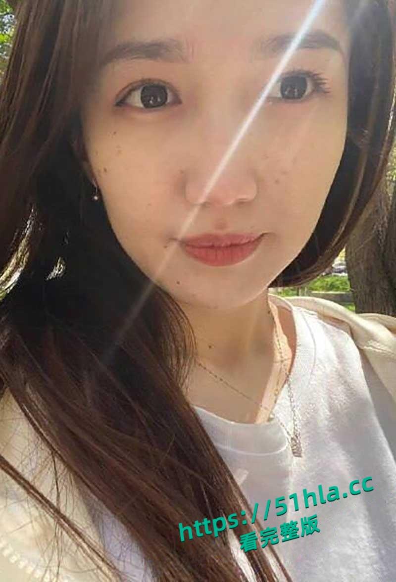 新疆绿帽男贡献极品女友做爱视频,绝美尤物撅臀被后入狂操,跳蛋玩穴刺激阴蒂淫液狂喷!-1