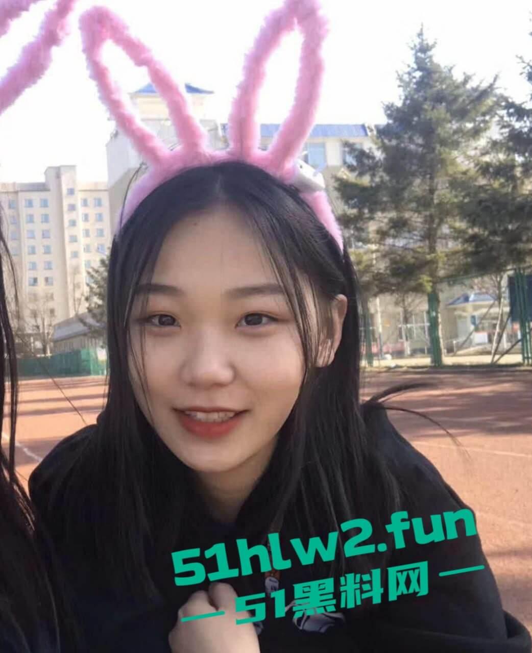 河南职高学生妹【赵娅婷】极品身材性感嫩妹，皮肤白皙巨乳翘臀自慰嫩穴勾引金主被男友曝光。-2