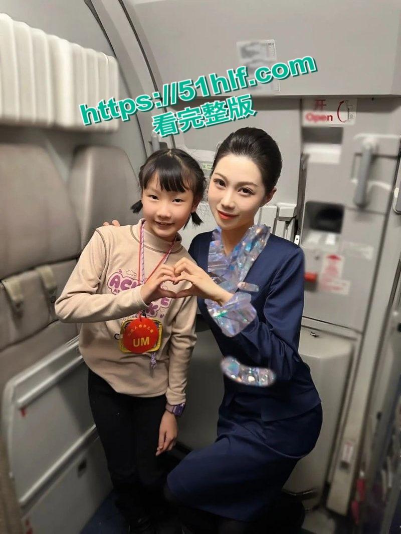 山东青岛98年空姐【张萍】私下淫乱视频流出，反差骚婊学生时代就欲望爆棚四处寻欢！-4