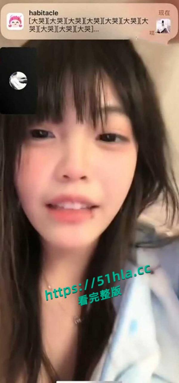 全网疯传的抖音嫩妹【吞金兽】和金主裸聊曝光，睡衣1对1扣逼，极品小穴流出白浆！-2