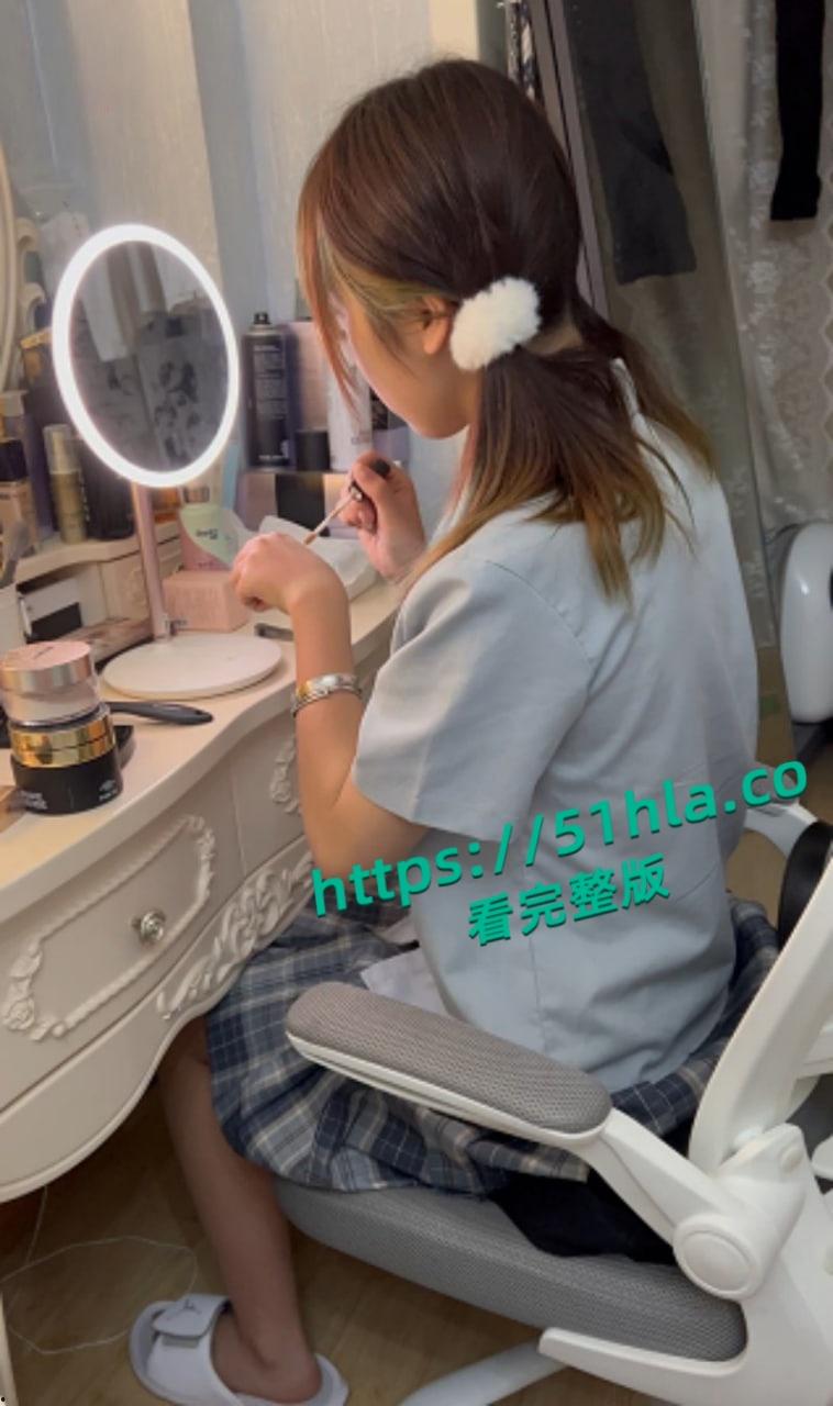 约啪大神【江南第一深情】成功拿下极品反差JK机车妹，闺房后入圆润翘臀蜂腰纤细浪叫极度诱人！-2