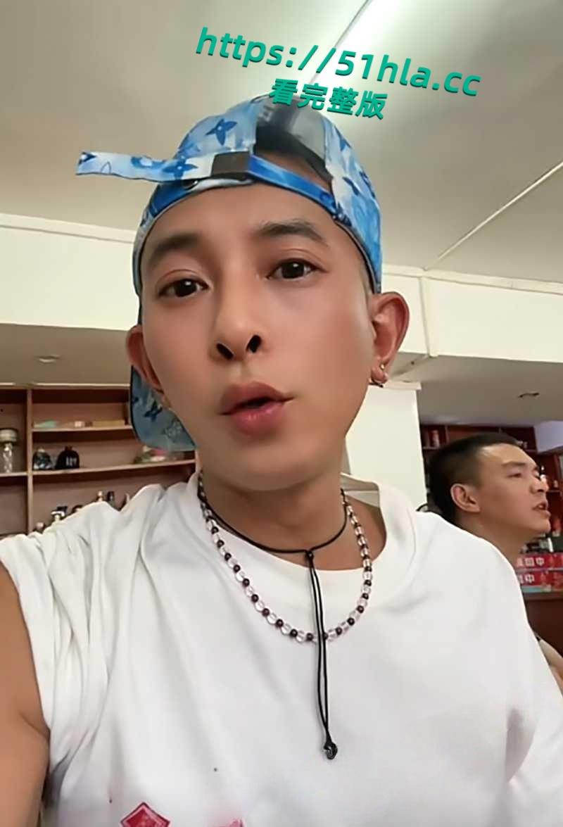 养生馆调戏大奶技师，抖音网红【宏少传媒】玩色情按摩，酒店约炮边操边视频聊天炫耀！-4