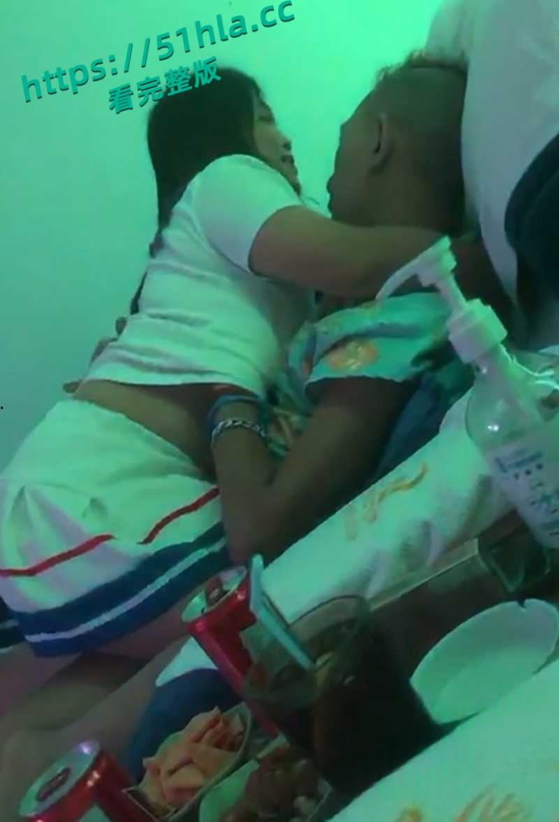 养生馆调戏大奶技师，抖音网红【宏少传媒】玩色情按摩，酒店约炮边操边视频聊天炫耀！-6