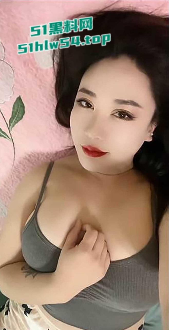 抖音性感人妻【洁】惨遭榜一大哥裸聊视频泄密，肥臀大奶尤物各种黑丝情趣诱惑，金主调教成极品风骚母狗！-2