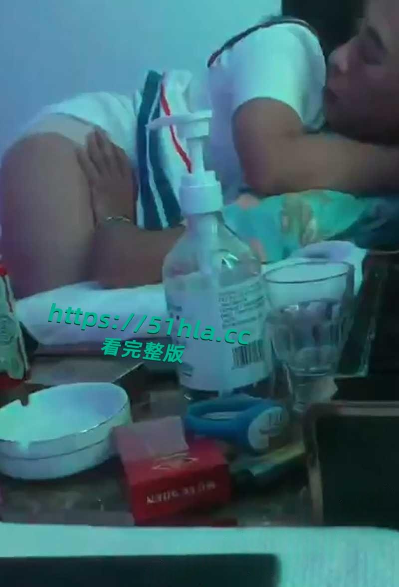 养生馆调戏大奶技师，抖音网红【宏少传媒】玩色情按摩，酒店约炮边操边视频聊天炫耀！-7