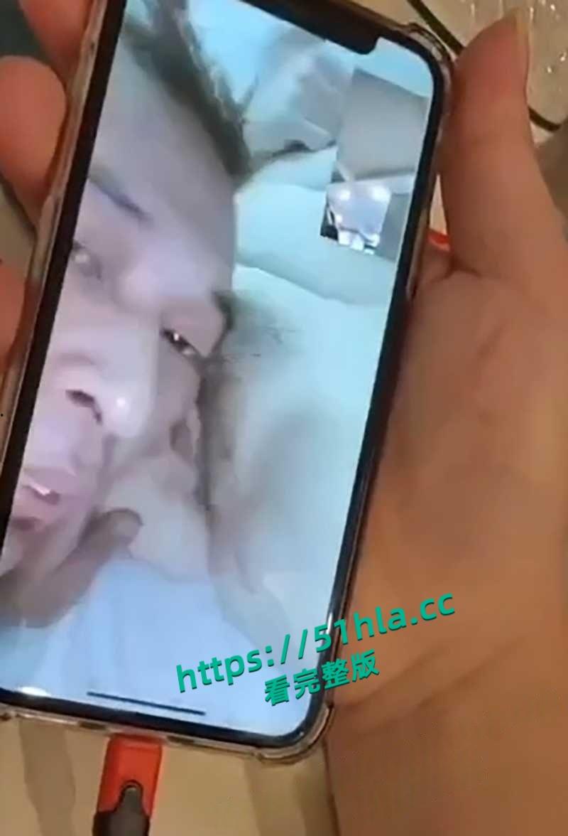 养生馆调戏大奶技师，抖音网红【宏少传媒】玩色情按摩，酒店约炮边操边视频聊天炫耀！-10