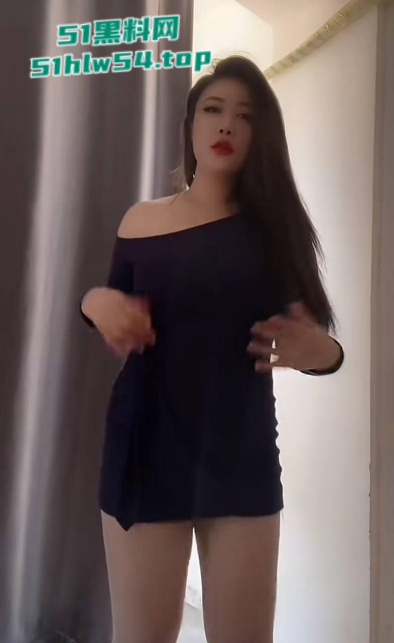 抖音性感人妻【洁】惨遭榜一大哥裸聊视频泄密，肥臀大奶尤物各种黑丝情趣诱惑，金主调教成极品风骚母狗！-6