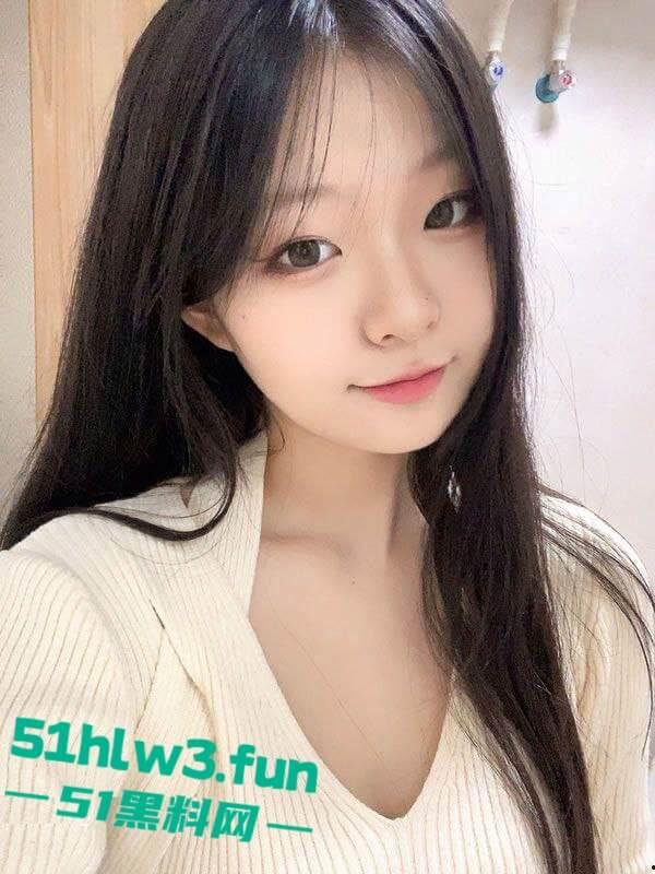 完美身材嫩妹【苏子凡】巨乳长腿反差学生妹,奶油般白皙的肌肤大奶翘臀性感诱人,约啪视频流出。-5