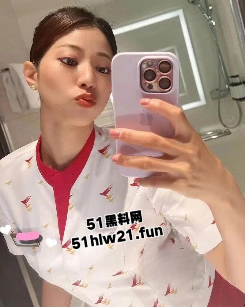 香港超火辣空姐出轨闺蜜老公,酒店激情吃鸡口交技术超一流,这么漂亮性感的空姐看着她吃鸡巴征服感拉满。-4