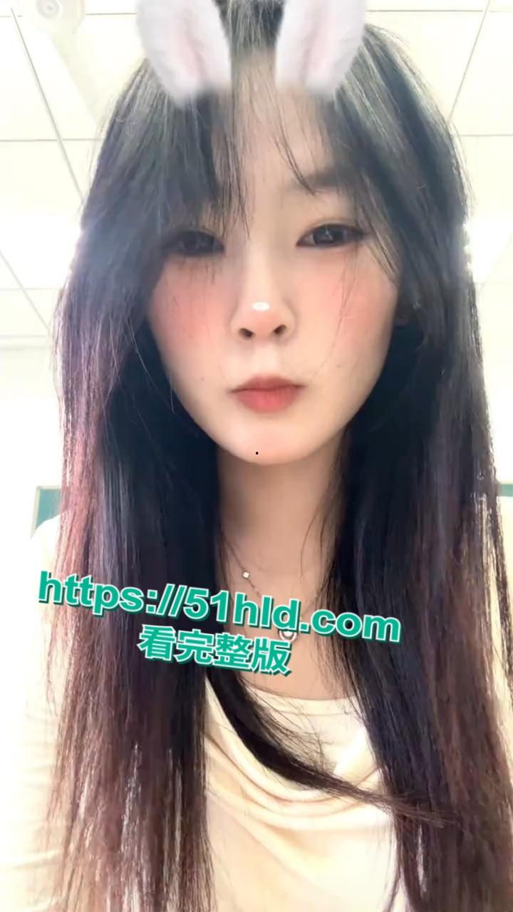 河北工程大学母狗【段欣然】不雅视频流出，完美露脸激情口爆，白嫩娇躯被狂暴后入淫水狂流不止！-1