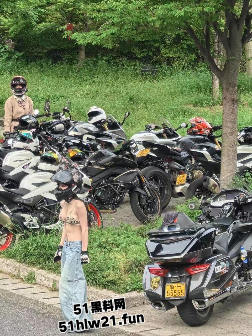 义乌真实骑行媛【喵喵】变态骚奴黑历史被扒，真鸡婆扮假名媛到处陪睡，一身名鞋名包都是卖肉被调教获得。-8