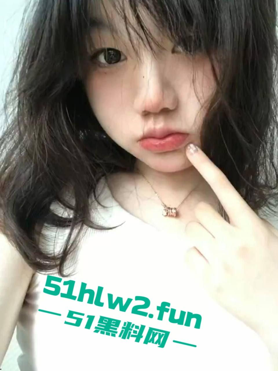 太原大学【张念一】这骚货，清纯脸蛋下藏着个欲女，手指在嫩逼里进进出出，手指插得自己直哆嗦！-11