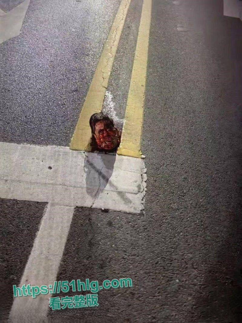 【山东诸城】繁荣路惊现死人头！伫立在马路中央周边血迹斑驳，路过行人被吓的当场昏厥，胆小勿入！-5