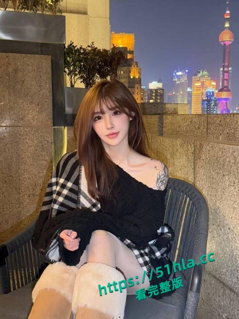 极品身材天生尤物抖音网红【彤彤】金主性爱视频流出，黑丝制服足交口交，尺度炸裂诱惑到爆炸！-3