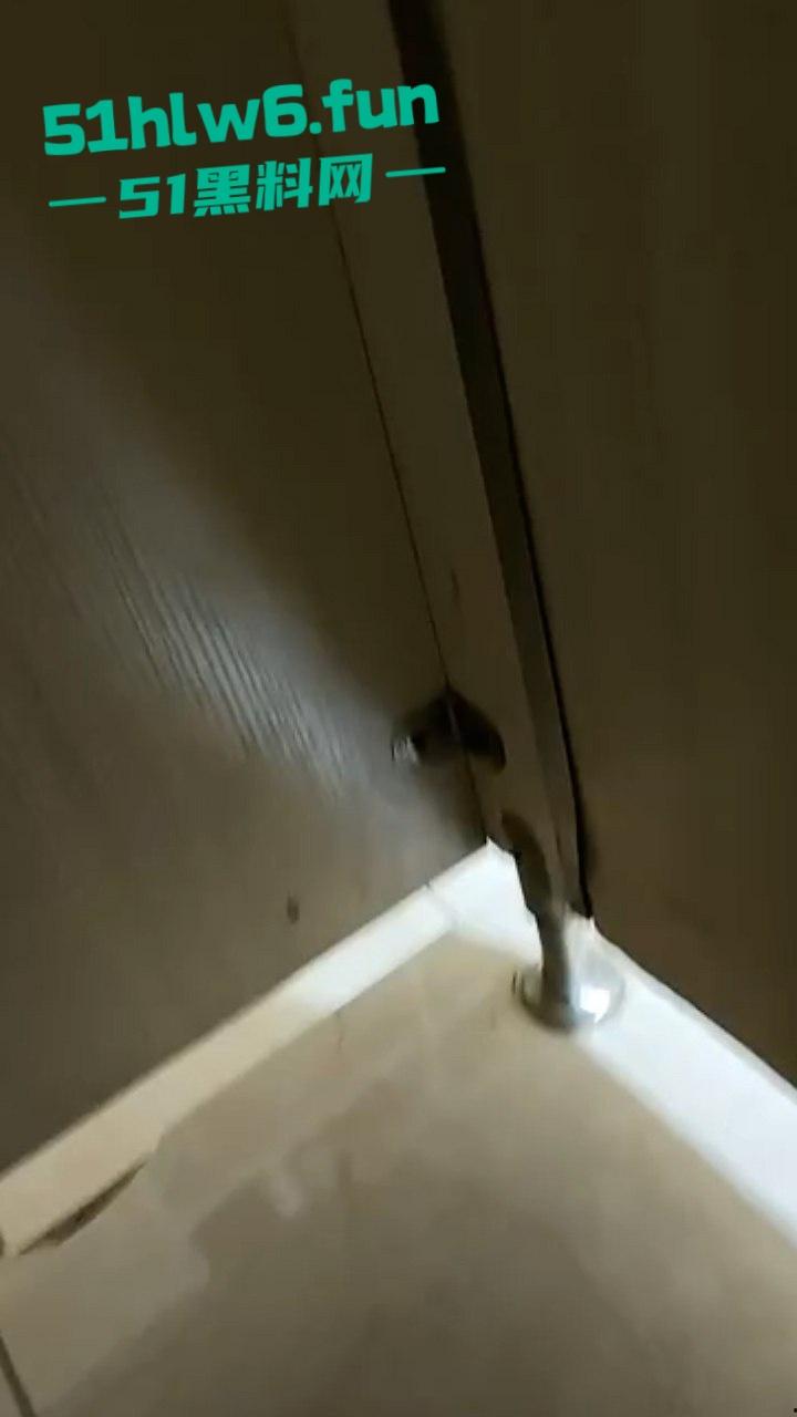 云南女大学生【陈美琪】在uki上聊骚反被人威胁,厕所自慰视频人尽皆知校内万人疯传。-5