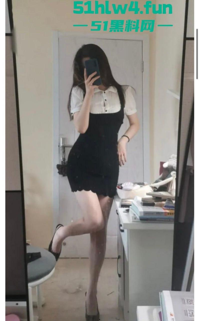 抖音高颜值烧鸡网红【泡泡糖】大尺度自慰给榜上大哥们看,线下约炮榜一大哥成为金主爸爸的精盆肉便器!-5