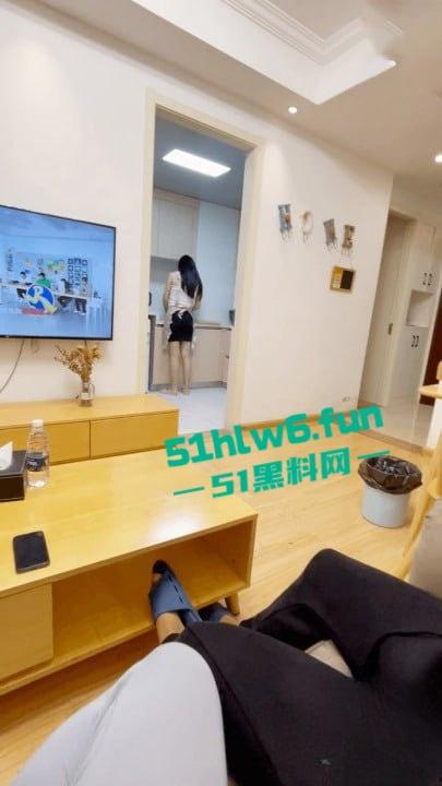 家有娇妻【8】单男是工地瓦工欲望真强，狠干老婆五次吃饭中途都被强拉去操逼。-8