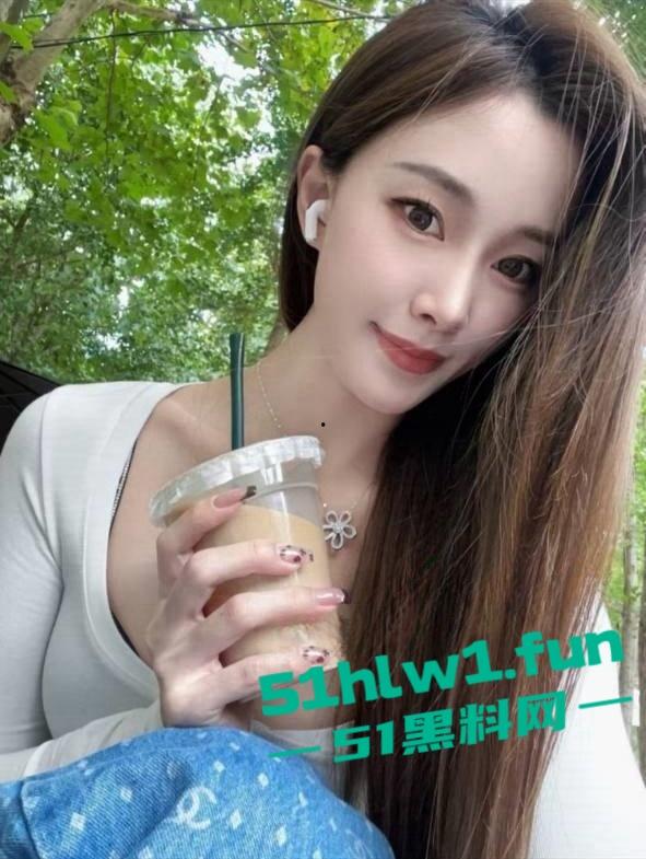 南通崇川区尊龙KTV3000包夜的超高颜值御姐陪酒女你们认为这钱花得值吗？-4