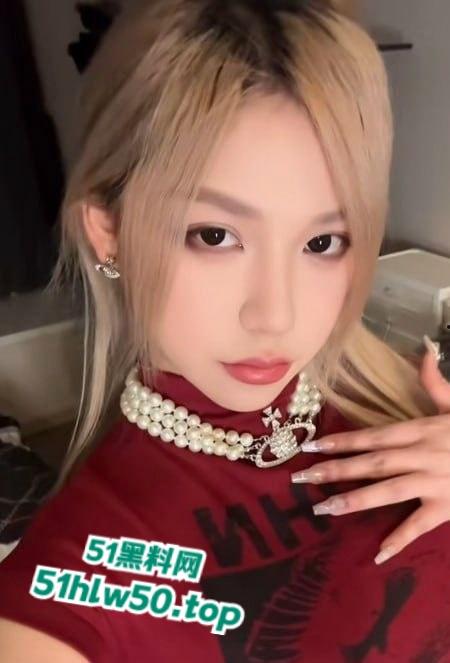 抖音2000W粉丝大咖网红【刀小刀】欠钱不还,还怂恿粉丝到别人店里拉屎,警察从公寓带走画面曝光!-3