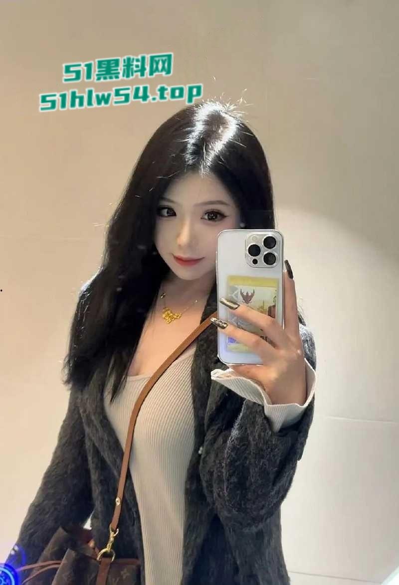 广西巨乳健身网红【黄翘翘】线上卖骚翻车,私拍自慰视频勾引金主约炮,大量性爱视频被报复流出!-3