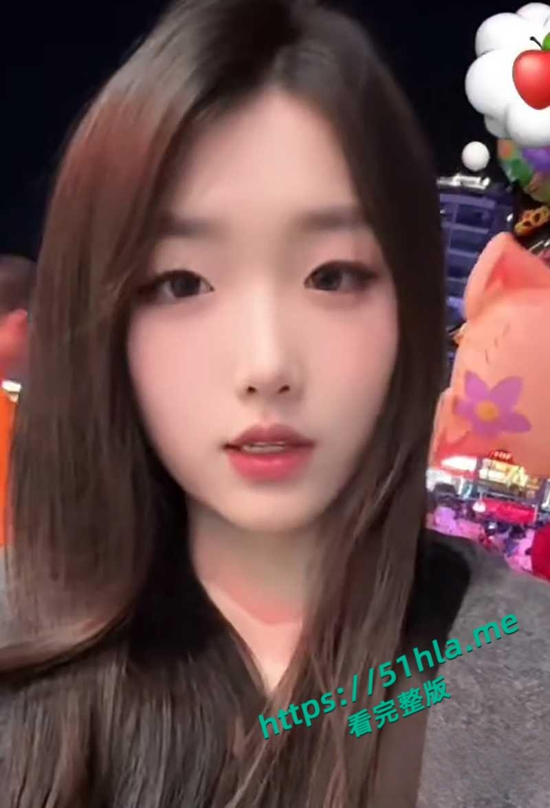 北京气质美女【刘媛媛】为钱甘当小三，露脸口交反差淫骚穿开档黑丝被金主爆操！-1