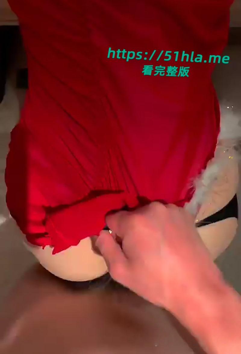 北京气质美女【刘媛媛】为钱甘当小三，露脸口交反差淫骚穿开档黑丝被金主爆操！-5