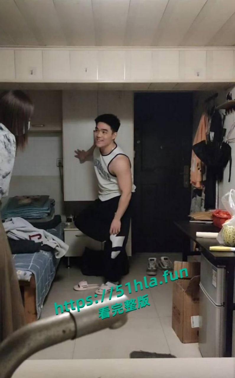 TS伪娘阿红劲爆大瓜，油腻大叔浓妆艳抹，专约帅气直男小伙，毒龙口爆后入肛穴，榨精堪比职业骚鸡！-4