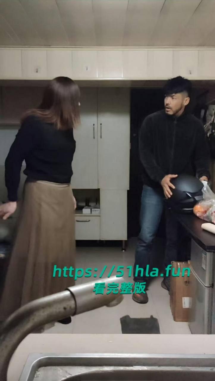 TS伪娘阿红劲爆大瓜，油腻大叔浓妆艳抹，专约帅气直男小伙，毒龙口爆后入肛穴，榨精堪比职业骚鸡！-6