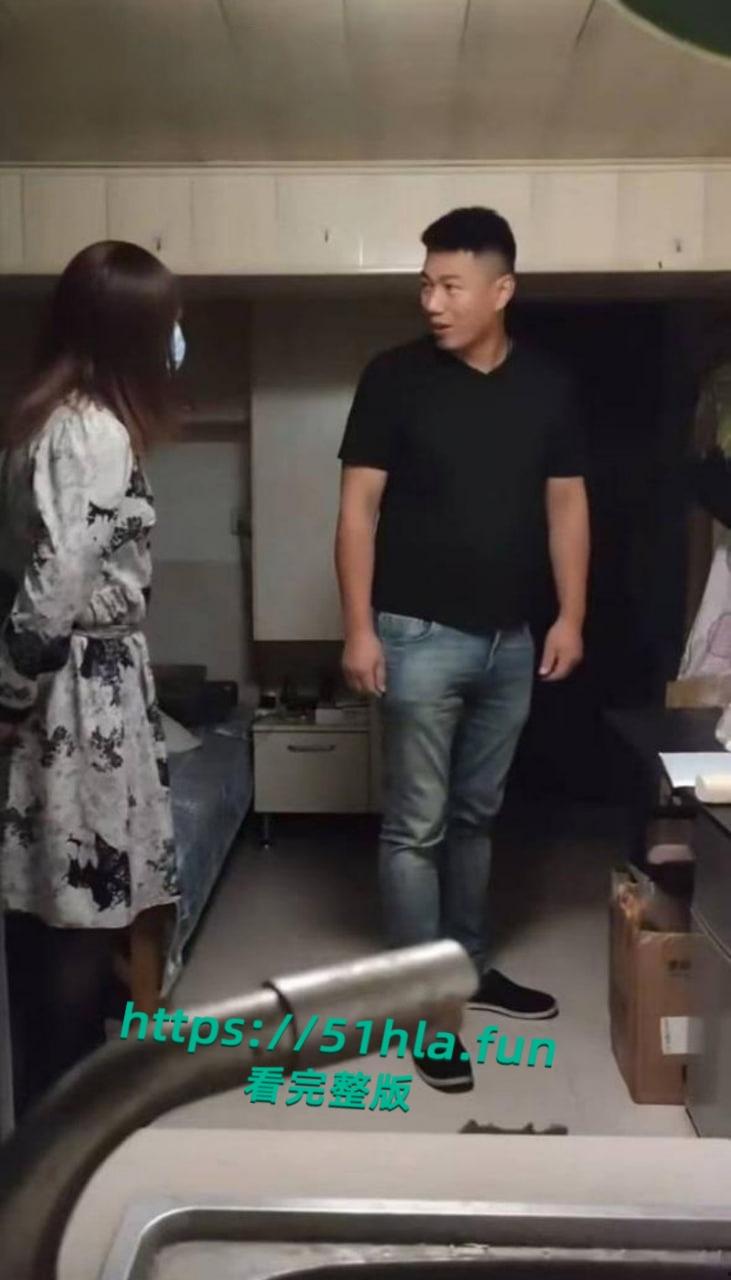 TS伪娘阿红劲爆大瓜，油腻大叔浓妆艳抹，专约帅气直男小伙，毒龙口爆后入肛穴，榨精堪比职业骚鸡！-7