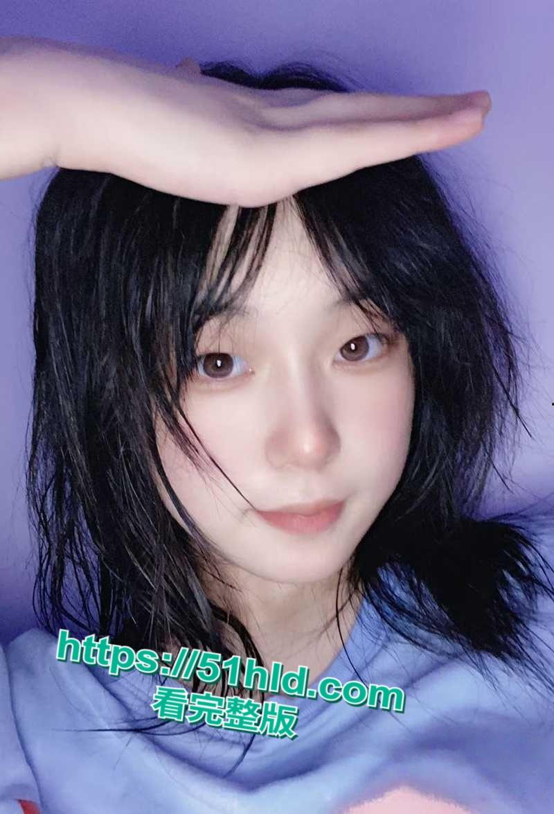 青岛女大学生【陈诗莹】网调视频流出，清纯少女变沦为金主母狗，揉奶裸聊假屌自慰边揉阴蒂边浪叫！-2