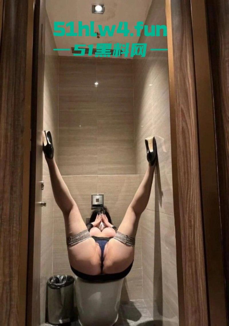 万人疯求的大奶宝妈，抖音肥臀女神【兔兔1104】百万粉丝极品尤物和土豪粉丝约啪视频流出。-8