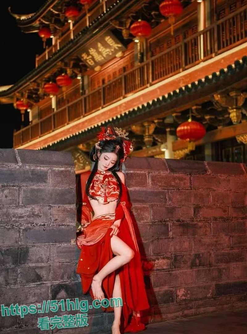 【湖南】18岁高颜值嫩妹【徐七七】被金主包养视频流出 人瘦奶大 粉红嫩穴 主动骑乘金主大屌 无套内射 激情四射-2