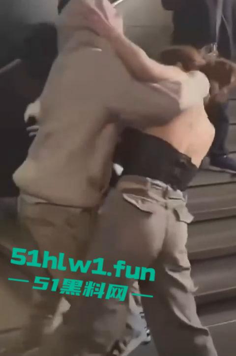 全网疯传兰桂坊MMA斗战现场画面，惊现一招制敌【龙抓手】好男不和女斗但渣男专挑女斗。-4