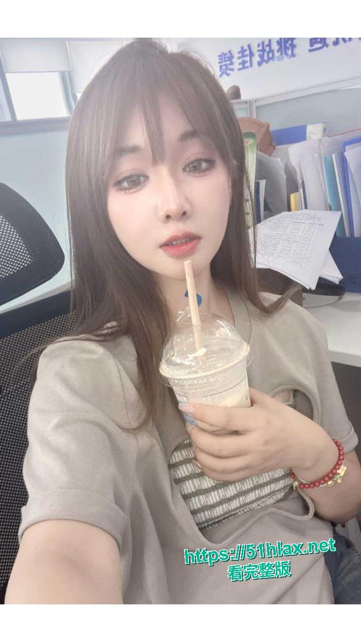 杭州公司极品女同事被瓜友拿下 脱光床上秒变荡妇 被大肉棒征服 完美露脸!-5