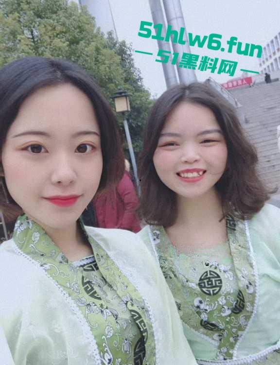 成都极品骚妻【范梓幄】在家是良家人妻，私下却下海卖逼竟是被老公逼着做鸡，只为还贷款养家。-1