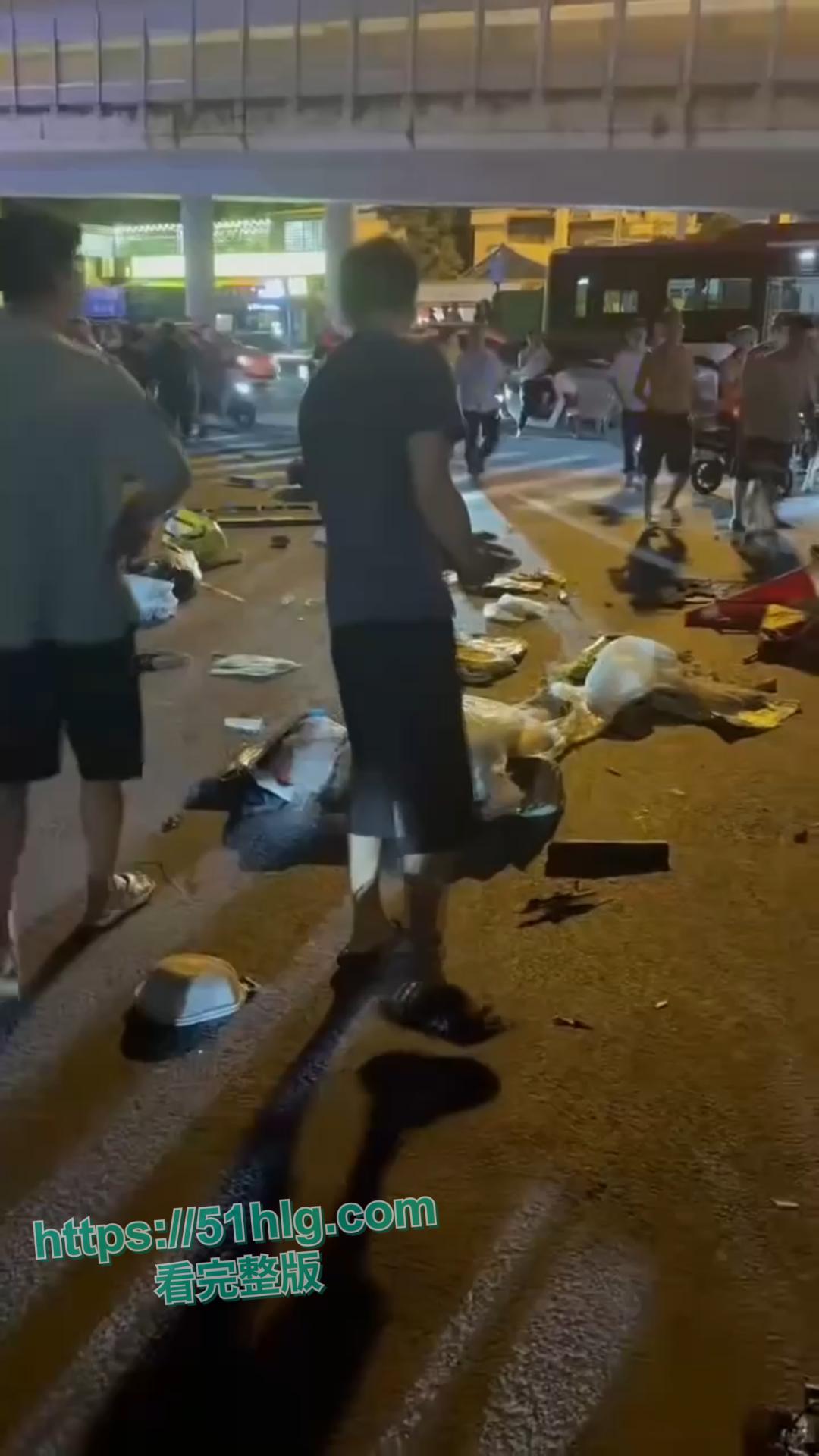 【广州海珠区】惨烈车祸现场,6人受伤孩童遭殃:现场一片狼藉惨不忍睹-4