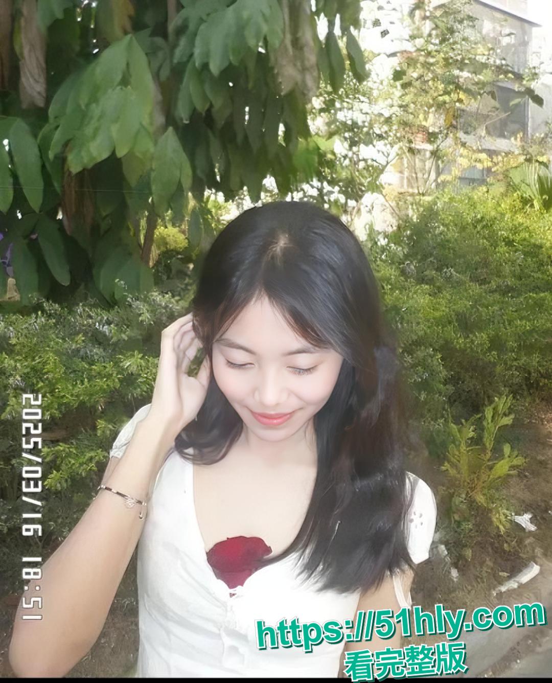 云南昆明城市学院的校园内 一对小情侣为寻求刺激多次当众口交做爱 不同时间不同姿势玩的真野!-5