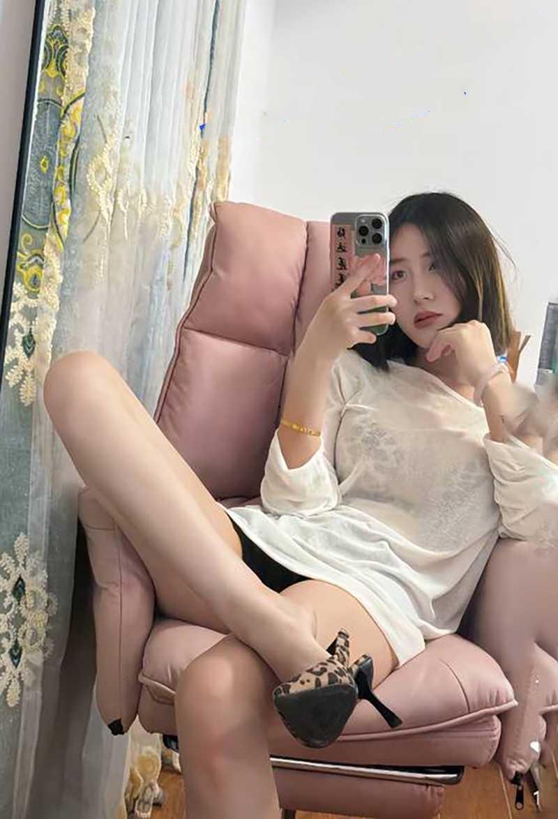 抖音网红侯飞飞被榜一大哥曝光流出 跟大哥裸聊约炮,肥臀大奶骚穴 骚气撩动金主每一根神经-6