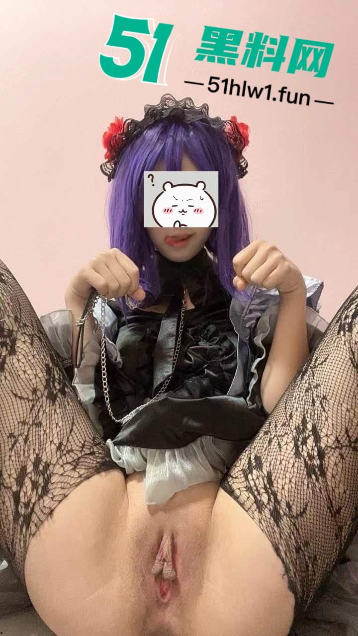 推特y2k少女博主【重生之我在X卖屁眼】首次直播撒尿元气少女对镜撒水,清纯羞涩太反差。-7