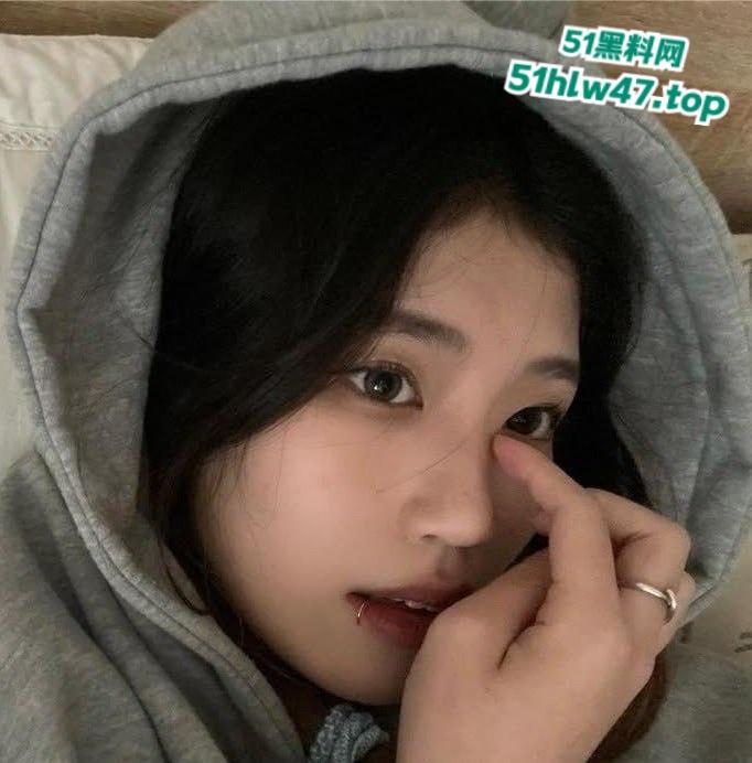 台湾高颜值网红【小网美】早期裸照与发骚视频曝光，没想私下竟然这么爱拍裸照！-6