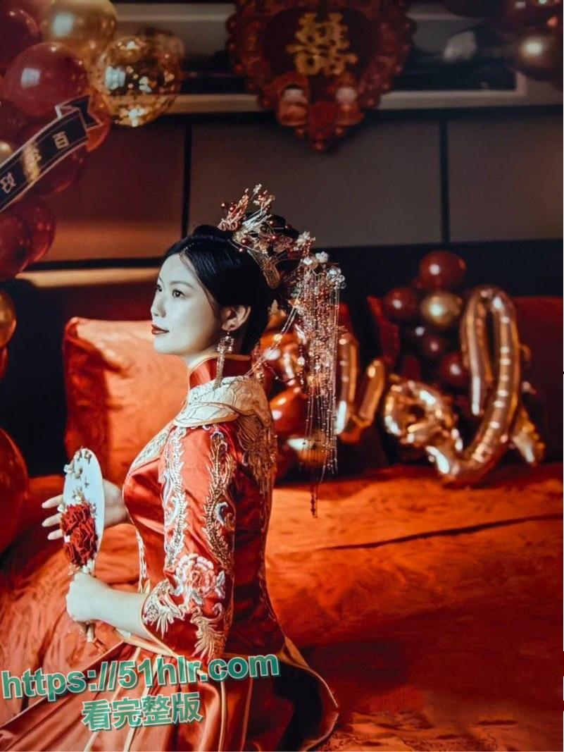 【河南】新婚夫妻的不为人知的秘密!大奶人妻骚穴淫水狂喷,口活功夫一流,舔鸡巴的模样让男人欲罢不能-3