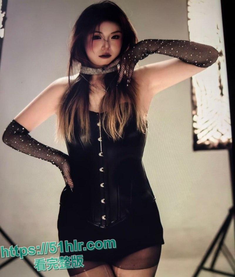 【河南】新婚夫妻的不为人知的秘密!大奶人妻骚穴淫水狂喷,口活功夫一流,舔鸡巴的模样让男人欲罢不能-11