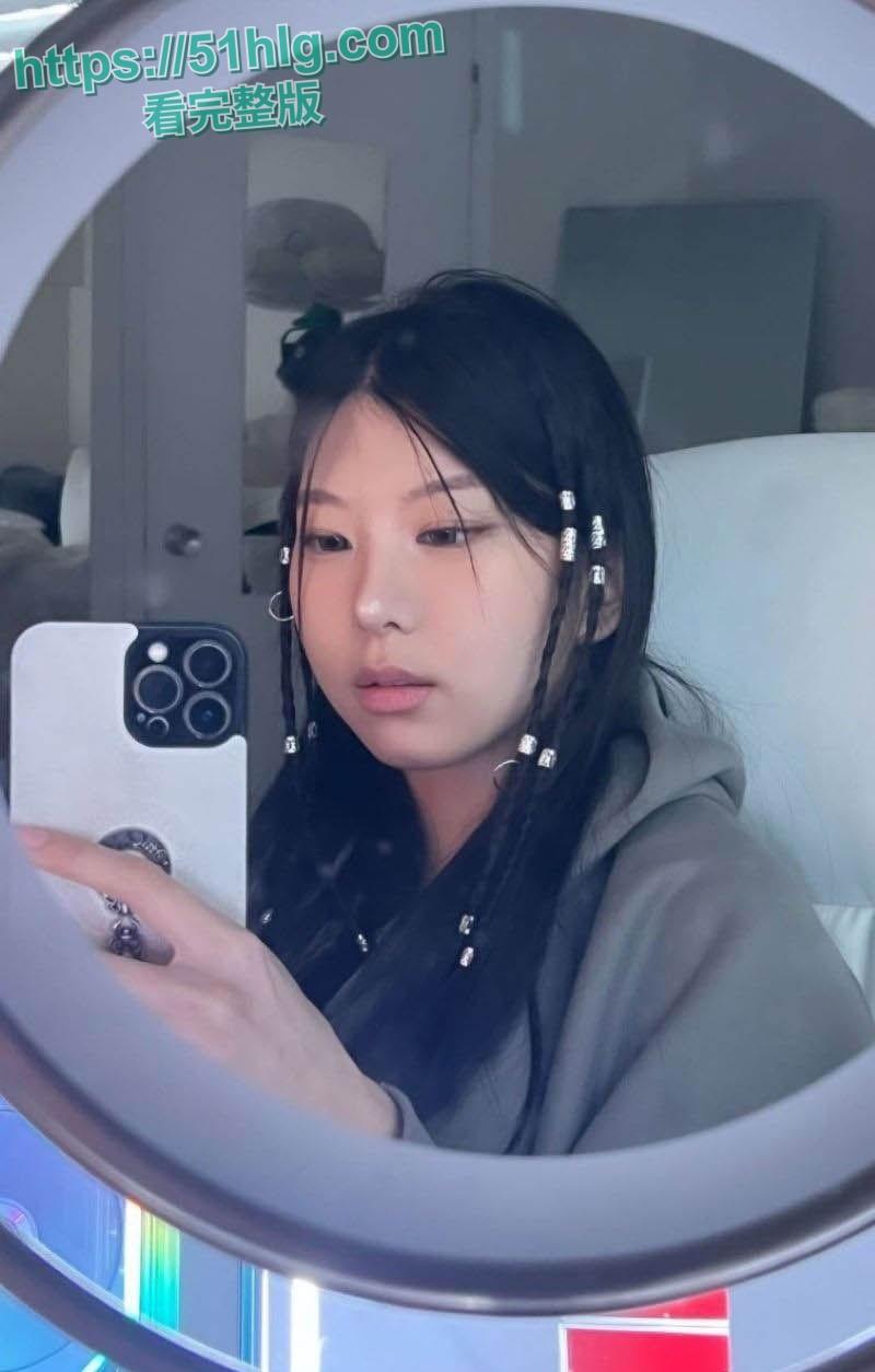 【新加坡】美女留学生回国后却在外网爆火 前男友因爱生恨将私密视频曝光 极品身材被各种爆操 淫荡本质展现的淋漓尽致-5