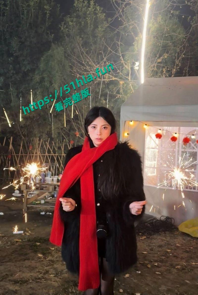 高颜值气质小网红调教性爱视频曝光，深喉吮吸肉棒技术娴熟被猛烈爆操，极品肥臀淫水喷溅！-1